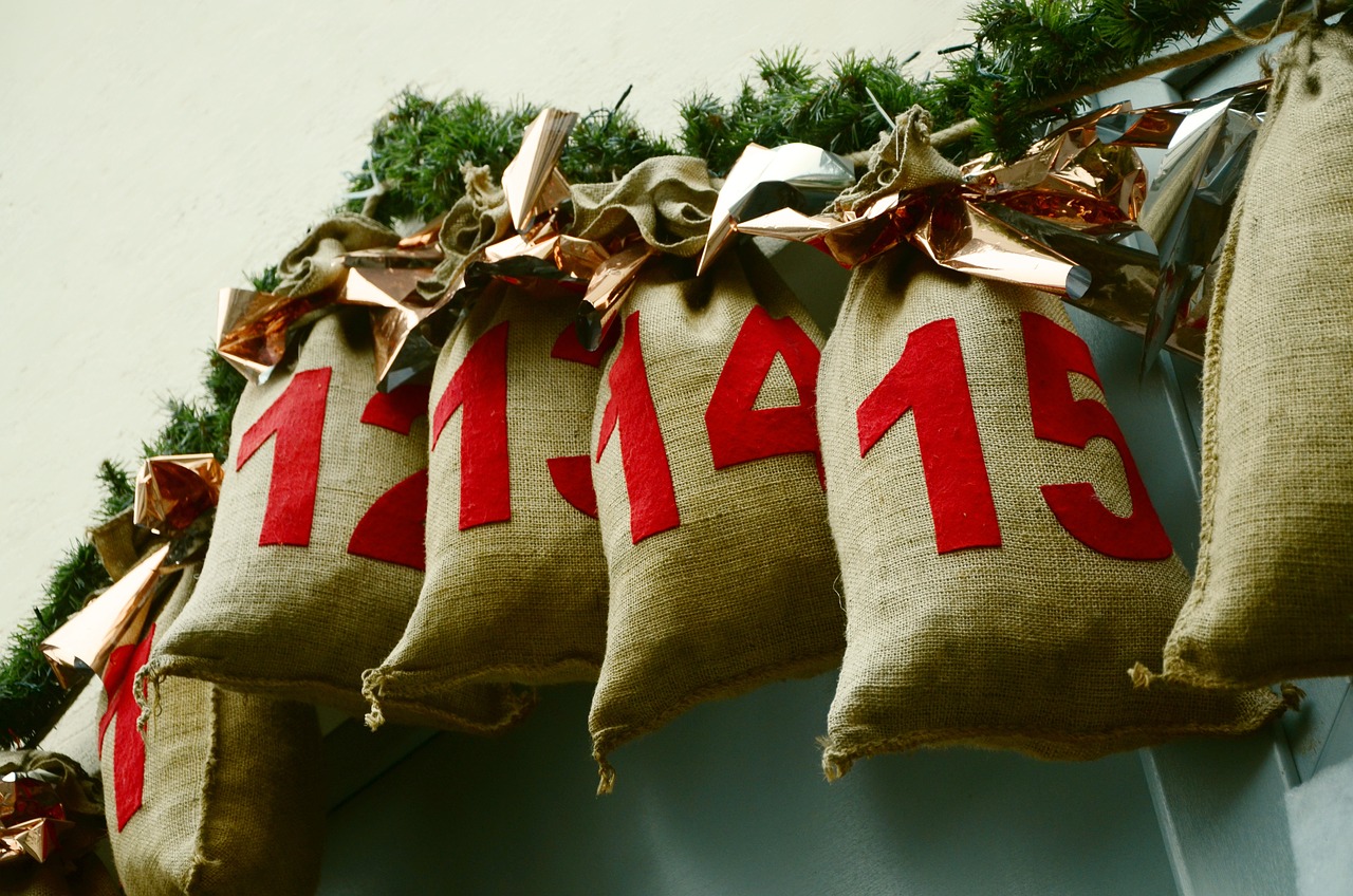 advent calendar, bags, advent season-1236036.jpg